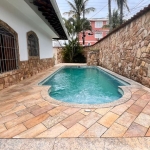 Casa Isolada com Piscina e Edícula a 200 metros da Praia - Caiçara, R$ 750.000,00