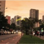 Cobertura de 2 quartos, Suíte e duas vagas, prédio com elevador, próximo a pista de caminhada.