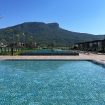 Excelente terreno de esquina, com fundos lago no Condomínio Reserva da Pedra