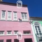 Aproveite essa oportunidade única de adquirir uma casa residencial 3/4  na ladeira do Carmo, em Salvador, com uma excelente localização, com uma parte comercial frontal,