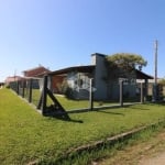 Casa à venda, com 3 quartos/dormitórios, 2 vagas/box, na praia de Xangri-Lá/RS