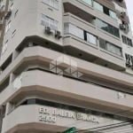 Apartamento mobiliado de 3 dormitórios na Avenida Brasil