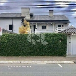 Casa duplex de 6 dormitórios com piscina no bairro das Nações em Balneário Camboriú