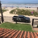 Sobrado pé na areia, 2 dormitórios e 1 vaga de garagem