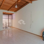 Linda casa com perfil residencial e comercial no bairro Cidade Baixa.