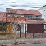 Excelente sobrado, 05 dorm, 03 suítes, com piscina, bem localizado no coração do bairro Jardim Lindóia