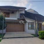 Casa à venda, com sacada e churrasqueira no bairro Camobi, em Santa Maria.