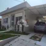 Casa com 02 dormitórios com garagem para 03 carros no bairro Camobi em Santa Maria