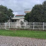 Casa de esquina, com 03 dormitórios, garagem, com despensa e toda gradeada, ótima localização, próximo de escolas e mercados, 20 minutos da UFSM