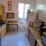 Apartamento com 2 quartos, 1 suíte , 1 banheiro social e garagem.