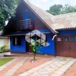 A venda casa de 2 dormitórios, localizada no bairro Alpes Verdes em Canela.