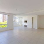 Apartamento  com 3 dormitórios, sendo 2 suites, 4 banheiros e 2 vagas, no Centro de Canoas.