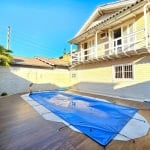 Casa sobrado, 140 m², com 3 dormitórios, sendo 1 suíte, pátio com piscina com hidro, edícula com churrasqueira e escritório energia solar, no bairro i