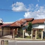 Casa no bairro Estância Velha com 3 dormitórios, 2 banheiros, 2 vagas.