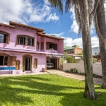 Casa Sobrado com 3 Dormitórios, ampla cozinha, 2 banheiros, salão de festa com churrasqueira, pátio com espaço para piscina. A venda no Bairro Igara-