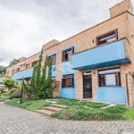 Linda casa 3 dormitórios, 1 suíte em condomínio tranquilo com ampla área verde.