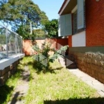 Casa Residencial de esquina 03dormitórios de esquina, Partenon, Porto Alegre.