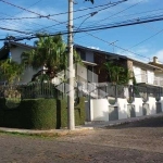 Casa de esquina com 4 dormitórios, sendo 2 suítes, a venda no bairro Estados em Estrela/RS