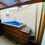 Casa Sobrado de 2 dormitórios com closet, sacada, área gourmet com churrasqueira  e piscina, Bairro São José - Canoas.