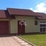 Bela casa com 3 dormitórios, piscina e quiosque