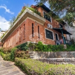 Casa com 4 quartos e garagem a venda no Bairro Petrópolis em Porto Alegre/RS