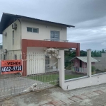 Casa residencial com 3 dormitórios, sendo 1 suíte, 5 vagas de garagem no bairro Carvoeira em Florianópolis/SC.