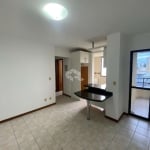 Apartamento com 2 dormitórios, sacada, 1 vaga coberta privativa e face solar norte. Capoeiras, Florianópolis.