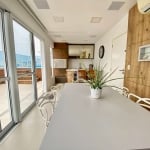 Cobertura com 3 suítes , com 2 vagas, hobby box,, vista para o mar do espaço gourmet com jacuzzi. Praia de Palmas.