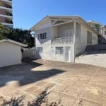 CASA ESPAÇOSA COM 6 QUARTOS ESTILO REPÚBLICA NO BAIRRO CARVOEIRA EM FLORIANÓPOLIS/SC