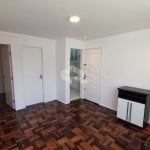 APARTAMENTO SEMIMOBILIADO COM 2 QUARTOS NO BAIRRO TRINDADE EM FLORIANÓPOLIS/SC