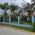 Vende casa em Garopaba, no bairro Ambrósio, próxima ao Loteamento Quinta dos Açores,.