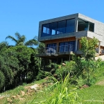 Casa em condomínio com vista praia e mar eterna, com  3 dormitórios (suítes), 2 vagas cobertas, na Praia do Siriú em Garopaba SC