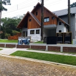 Casa com 3 suítes, lavabo,124m², localizada no Jardim Pinheiros em Canela.