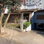 Excelente Casa 03 dormitórios para vender no Centro em Gravataí. Excelente ponto para comércio.