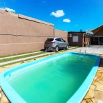 Casa com piscina 132m² 3 dormitórios, 05 vagas de estacionamento, no bairro Niterói em Canoas