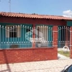 Casa 3 dormitórios com amplo pátio