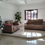 Casa à venda com 3 dormitorios 240 m²