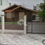 Casa com pátio amplo, 3 dormitórios, 2 vagas no bairro Igara