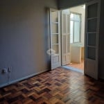 Apartamento  térreo de 2 quartos  com pátio na Bairro Cidade Baixa próximo do  Largo da Epatur, Orla do Guaíba, Redenção, UFRGS e Santa Casa