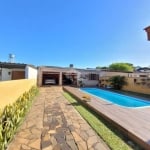 Casa com pátio e piscina, 2 dormitórios, com Vaga de Garagem no Bairro Alegria, em Guaiba.