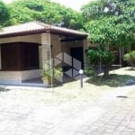 CASA COM 4 DORMITÓRIOS NO BAIRRO ARMAÇÃO - FLORIANÓPOLIS/SC