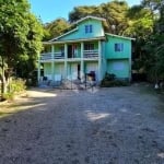 CASA TRÊS PISOS COM TRÊS SUÍTES LOCALIZADA NO PANTANO DO SUL- FLORIANÓPOLIS/SC