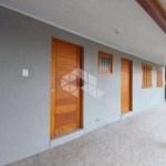Casa Reformada, 1 dorm., sala estar, cozinha, 1 banheiro, garagem, churrasqueira. Bairro Rincão