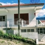 Casa 5 dormitórios sendo 2 suítes, 5 banheiros, 2 cozinhas, churrasqueira p/moradia  ou pousada