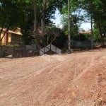 TERREN FRENTE PARA PRAÇA AO LADO DE ÓTIMAS CASAS