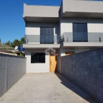 Casa sobrado nova de 2 dormitórios, 2 vagas de garagem, amplo pátio lateral medindo 100m2,  bairro Bela Vista, Estância Velha