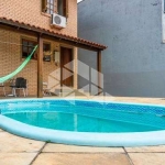 Casa com 03 dormitórios e Piscina no bairro Morro Santana