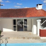 Casa reformada a venda com 03 dormitorios e piscina no Bairro vila Nova