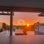 CASA COM 4 SUÍTES, PISCINA COM BORDA INFINITA E VISTA PARA O GUAÍBA, NO BAIRRO IPANEMA, ZONA SUL DE PORTO ALEGRE