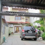 Excelente casa 3 dormitórios com uma suíte, 2 vagas de garagem e piscina à venda no Guarujá.